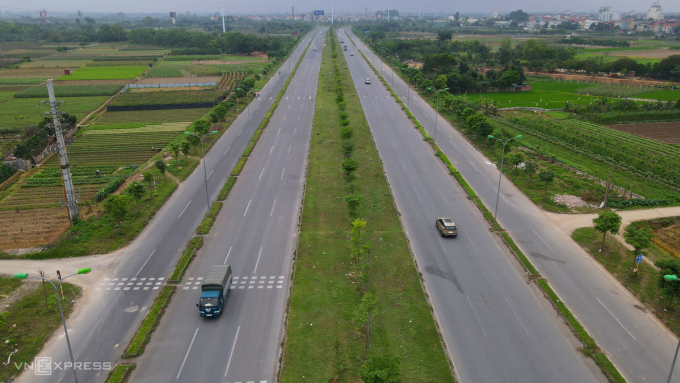 Tuyến đường trục Mê Linh nối các huyện Đông Anh, Mê Linh (Hà Nội) với huyện Bình Xuyên (tỉnh Vĩnh Phúc). Ảnh: Bá Đô.