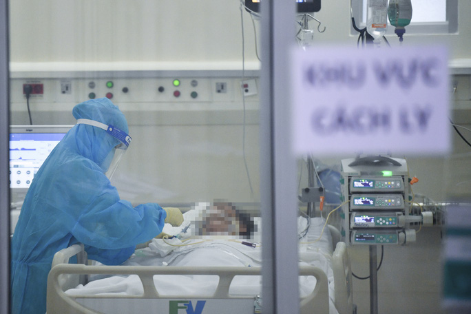 Nhân viên y tế tại Bệnh viện FV (quận 7, TP HCM) chăm sóc, điều trị bệnh nhân Covid-19. (Ảnh: Bệnh viện cung cấp)