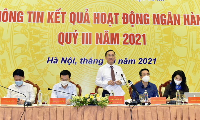 Phó thống đốc Đào Minh Tú chủ trì cuộc họp chiều 12/10. Ảnh: SBV