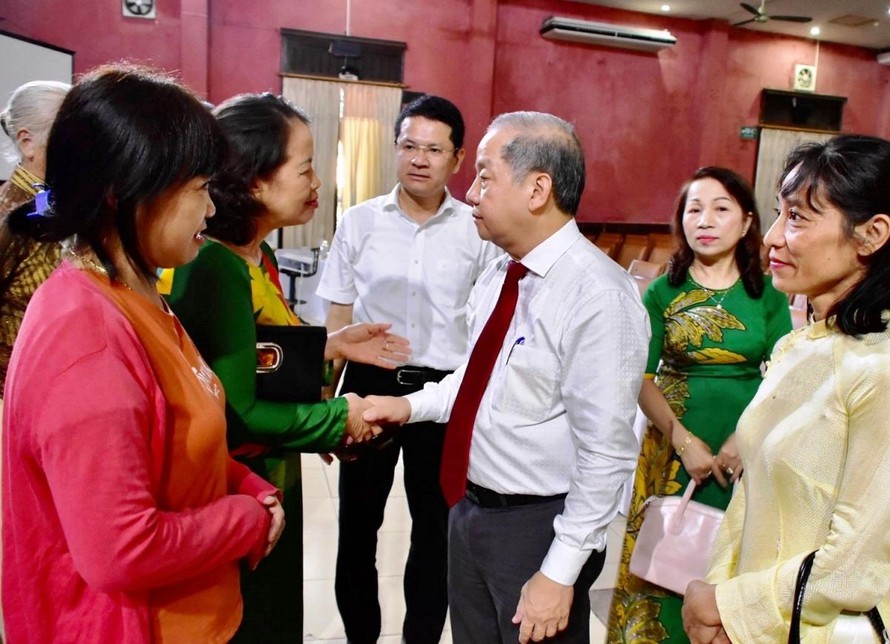 Ông Phan Ngọc Thọ, Chủ tịch UBND tỉnh TT-Huế (từ 2018-2021), trong một lần gặp gỡ, tiếp xúc với tiểu thương chợ Đông Ba - Huế