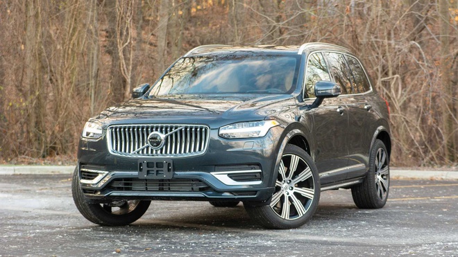 2021_volvo_xc90_recharge_t8_front_quarter_tight
