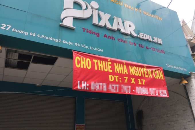 Cơ sở trung tâm Pixar trên đường số 4, quận Gò Vấp đóng cửa, treo biển cho thuê mặt bằng trưa 24/10. Ảnh: Mạnh Tùng
