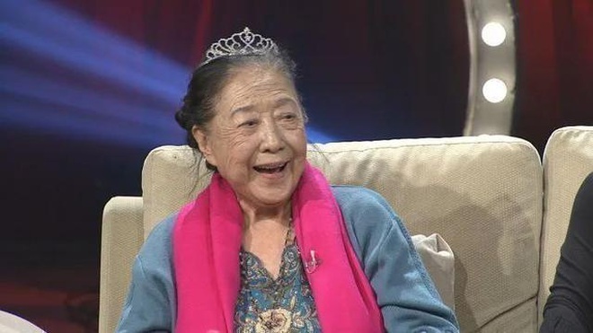 Kim Nhã Cầm đóng Vú Triệu. Bà là diễn viên thực lực và từng giành giải Kim kê. Bà qua đời năm 91 tuổi.