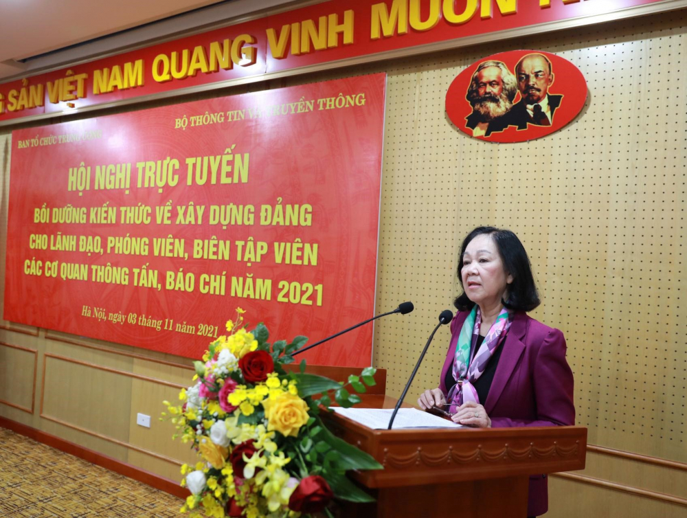 Đồng chí Trương Thị Mai, Ủy viên Bộ Chính trị, Bí thư Trung ương Đảng, Trưởng Ban Tổ chức Trung ương, phát biểu tại Hội nghị