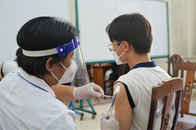 Tiêm vắc-xin ngừa Covid-19 cho học sinh tại TP HCM