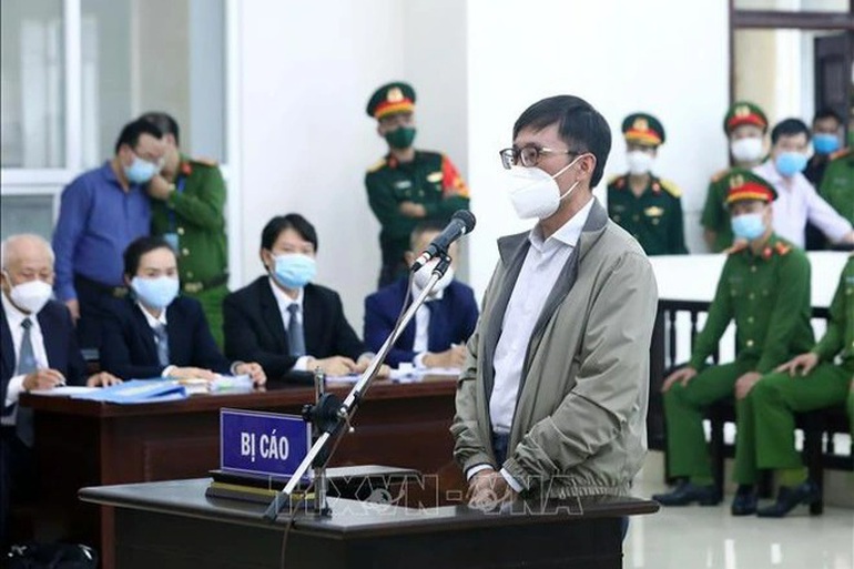 Cựu Phó Tổng cục trưởng Tổng cục Tình báo Nguyễn Duy Linh tại phiên xử sơ thẩm (Ảnh: TTXVN)