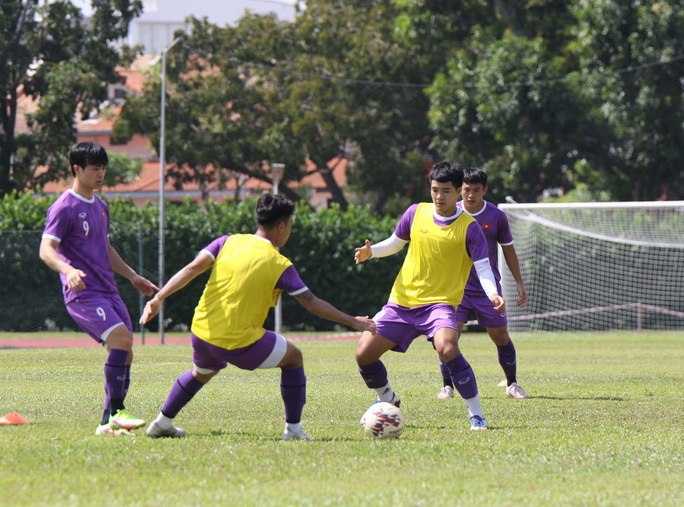 Các tuyển thủ Việt Nam đá nội bộ sáng 9-12 để chuẩn bị cho cuộc chạm trán với Malaysia. (Ảnh: VFF)