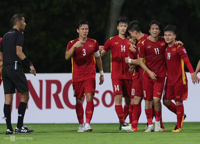 Tuấn Anh (số 11) ăn mừng cùng đồng đội trong trận thắng Malaysia 3-0 tại AFF Cup 2020 ở Singapore, ngày 12/12. Ảnh: Leo Shangwei