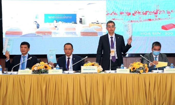 Đoàn chủ tịch Vietnam Airlines điều hành phiên họp cổ đông bất thường sáng 14/12. Ảnh: VNA