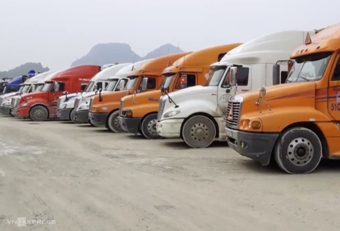 Xe chở nông sản tồn đọng tại các cửa khẩu tỉnh Lạng Sơn. Ảnh: Giang Huy