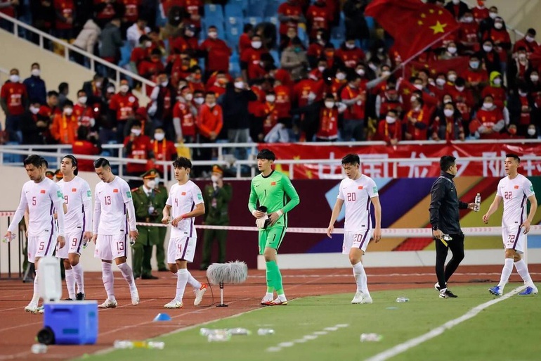 Đội tuyển Trung Quốc thể hiện bộ mặt kém cỏi ở trận đấu trên sân Mỹ Đình tối 1/2 vừa qua (Ảnh: Sohu).