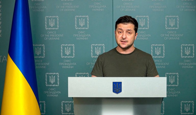 Tổng thống Ukraine Volodymyr Zelensky phát biểu hôm 27/2 (Ảnh: AP).