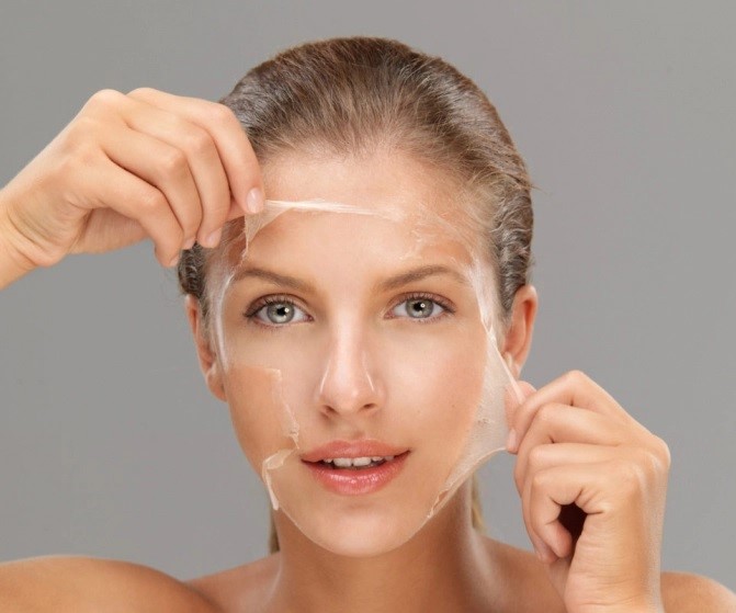 Peel da có tác dụng kích thích tế bào da bong tróc, tái tạo làn da mới sáng hơn. Ảnh minh họa