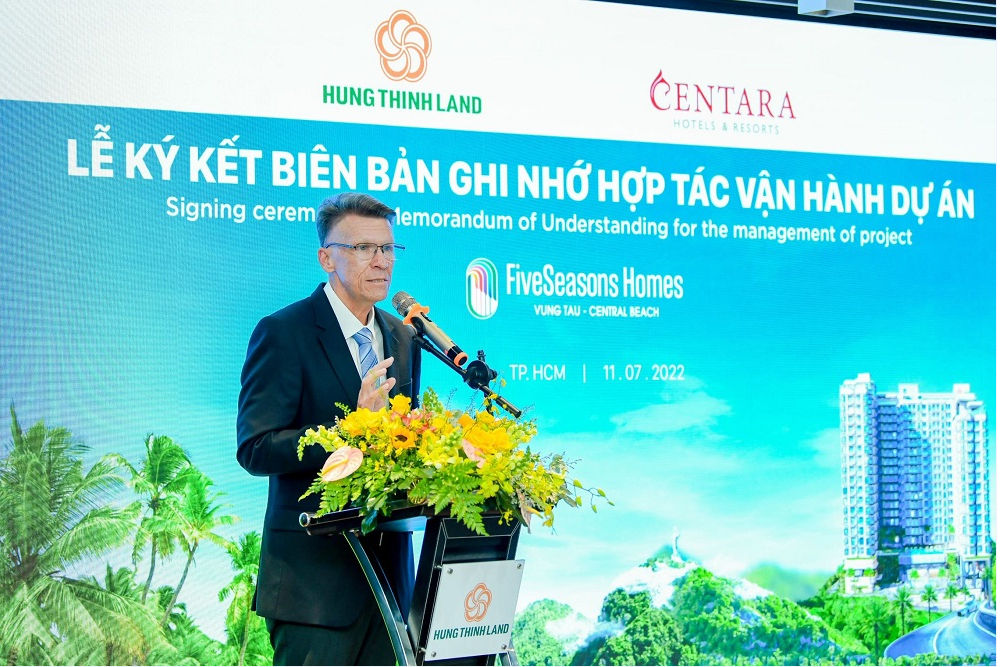 Ông David Marten – Giám đốc vận hành Centara Hotels & Resorts đại diện phát biểu