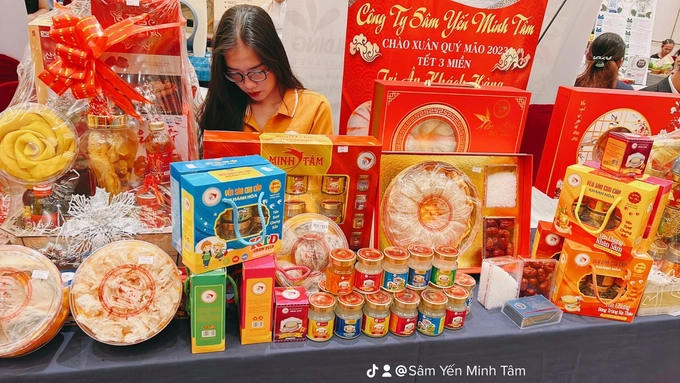 Các sản phẩm của Sâm Yến Minh Tâm được khách tham quan hội chợ đánh giá cao, tin tưởng mua sắm nhiều.