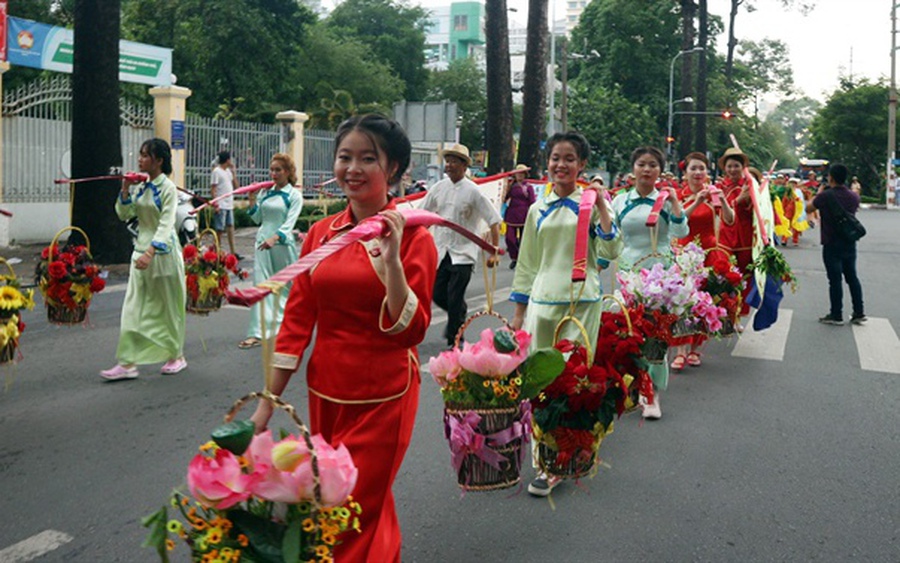 Các hoạt động diễu hành trên đường phố tái hiện Lễ hội Tết Nguyên tiêu tại TPHCM