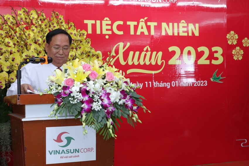 Ông Tạ Long Hỷ - Tổng Giám đốc Vinasun thông báo về kết quả kinh doanh và phương án phục vụ hành khách trong dịp Tết Nguyên đán 2023. Ảnh: CTV.