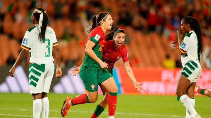 Tuyển nữ Bồ Đào Nha đã trải qua 1 trận đấu kịch tính trước Cameroon