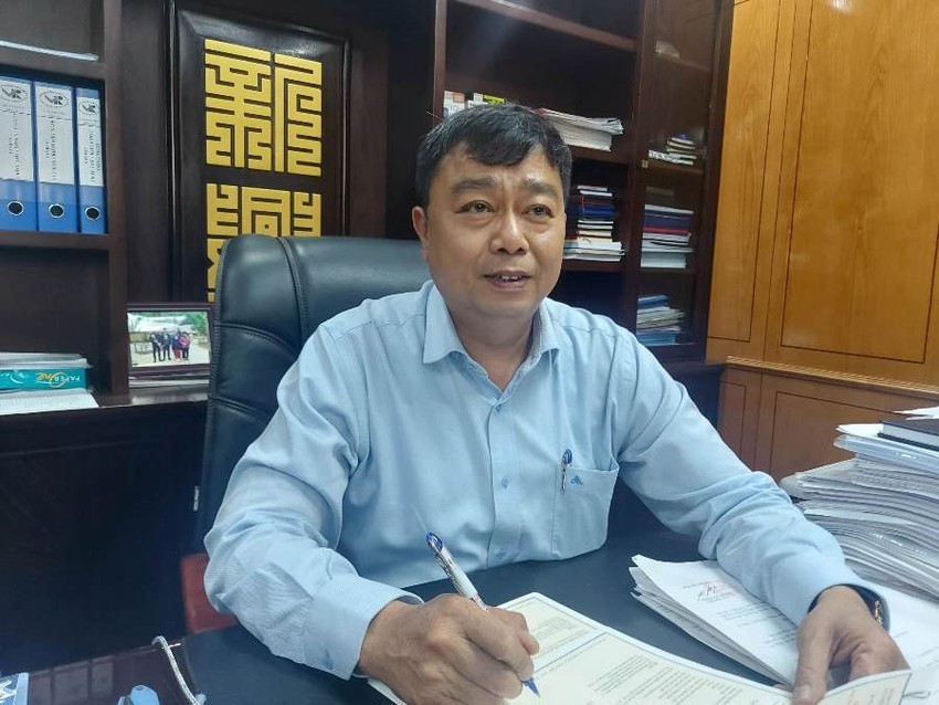 Ông Nguyễn Tô An, Phó Cục trưởng Cục Đăng kiểm Việt Nam trả lời báo chí. Ảnh: V.LONG