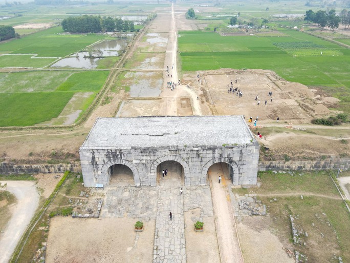 Quang cảnh khu vực khai quật khảo cổ học ở cổng phía Nam Thành nhà Hồ