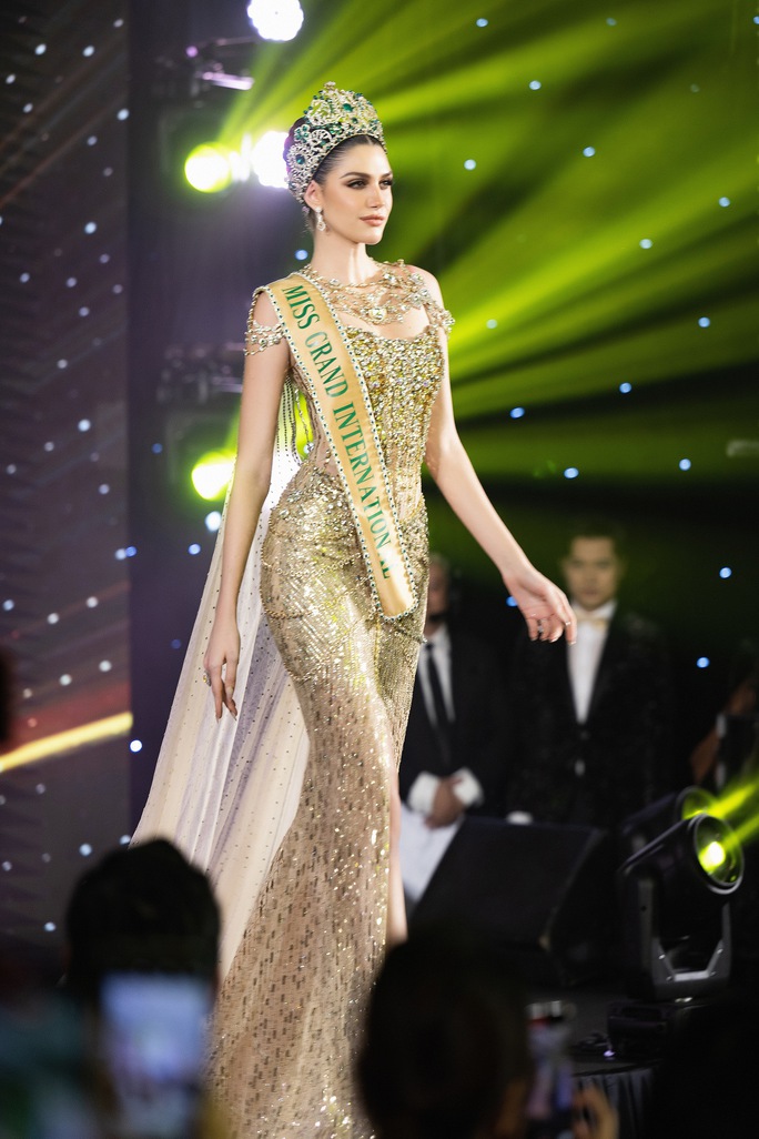 Hoa hậu Hòa bình quốc tế 2022 Isabella Menin xuất hiện ấn tượng tại Việt Nam