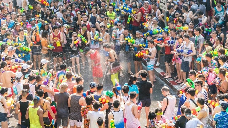 Songkran là lễ hội đón năm mới của Thái Lan, kéo dài ngày 13-15/4. Ảnh: Love Pattaya News.