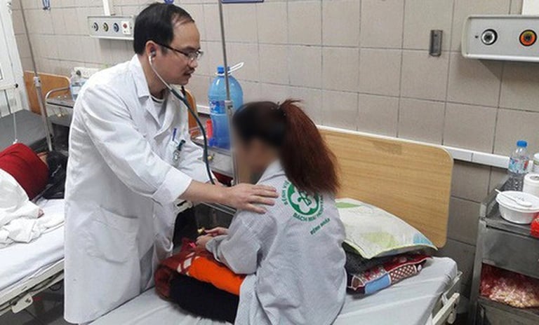 Khám và điều trị cho bệnh nhân bị ngộ độc ma túy tại Trung tâm Chống độc Bệnh viện Bạch Mai.