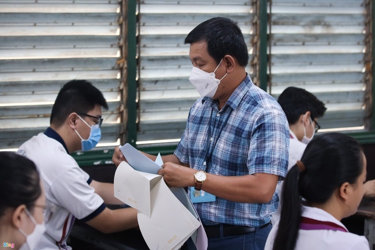 Các đơn vị đăng ký dự thi chịu trách nhiệm hướng dẫn thí sinh chuẩn bị hồ sơ để khai báo vào phiếu đăng ký dự thi. Ảnh minh họa: Phương Lâm.