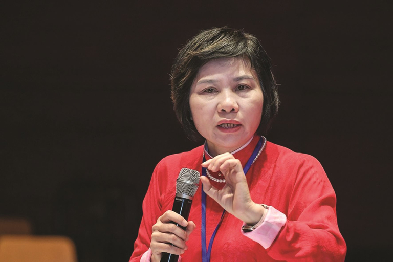 Nhà báo Đỗ Thị Thu Hằng.
