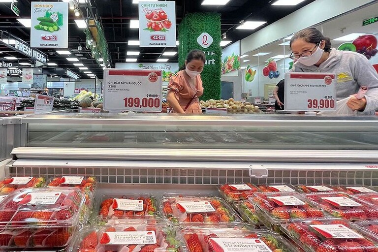 Hệ thống siêu thị Lotte của Hàn Quốc hoạt động rất mạnh ở Việt Nam. Ảnh: TÚ UYÊN