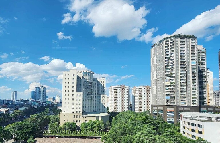 Giá căn hộ chung cư trung cấp sử dụng nhiều năm ở Hà Nội có xu hướng giảm nhẹ. Ảnh: TRỌNG PHÚ