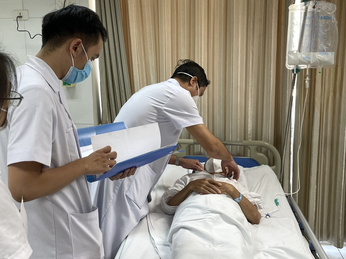 Điều trị cho người bệnh tại Bệnh viện Việt Đức