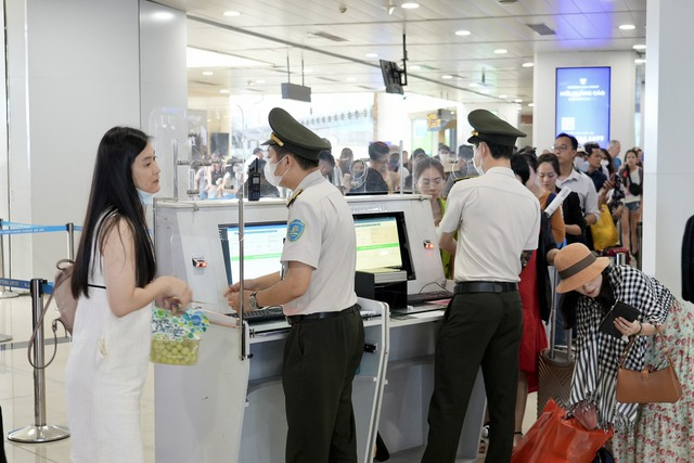 Sân bay Nội Bài vượt qua các sân bay lớn như Narita (Nhật Bản) và Incheon (Hàn Quốc)