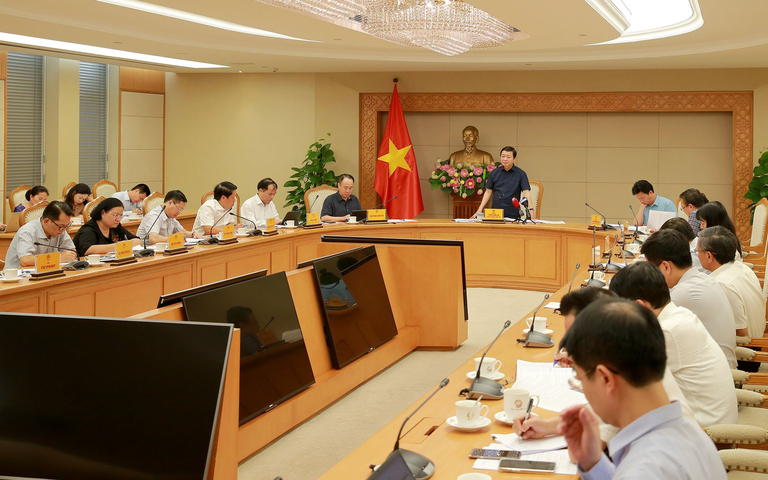 Phó thủ tướng Trần Hồng Hà chủ trì cuộc họp với các bộ, ngành