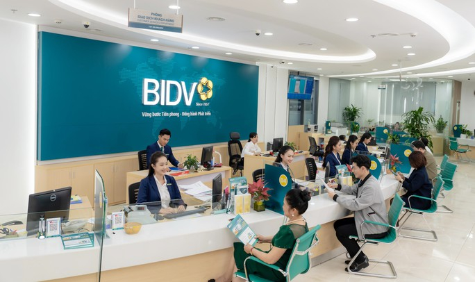BIDV và Vietcombank là hai ngân hàng đầu tiên công bố chính sách cho vay để trả nợ ngân hàng khác