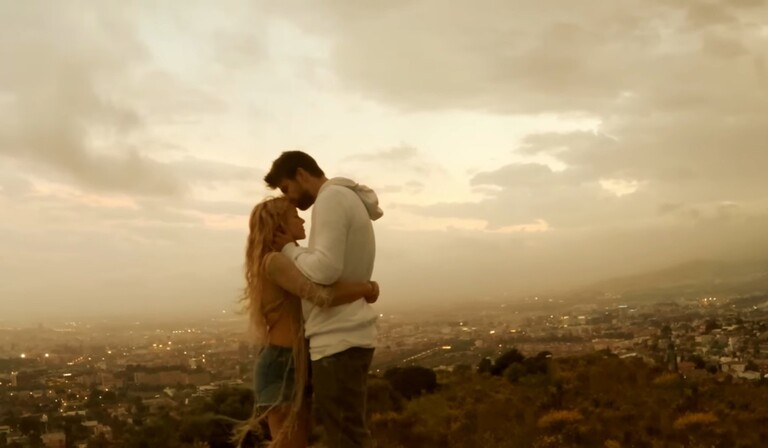 Hình ảnh đẹp như mộng của Shakira và Pique trong MV Me Enamoré.