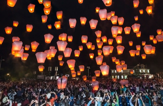Lễ hội đèn trời Pingxi ở Đài Bắc (Đài Loan, Trung Quốc). Ảnh: Shutterstock.