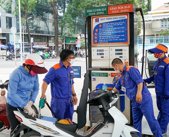 Giá xăng dầu giảm lần thứ 5 liên tiếp.