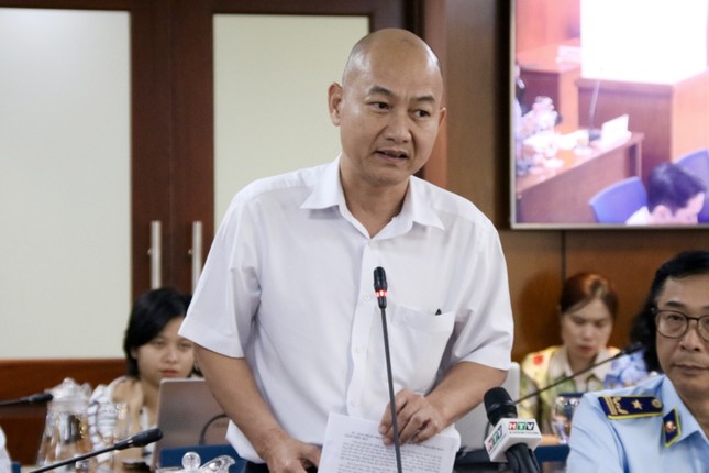 Ông Nguyễn Nguyên Phương - Phó Giám đốc Sở Công Thương TPHCM - trả lời họp báo.