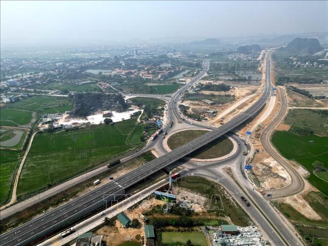 Đoạn tuyến cao tốc Mai Sơn-QL 45 qua nút giao thông QL 217 trên địa bàn tỉnh Thanh Hóa. Ảnh minh họa: Tuấn Anh/TTXVN