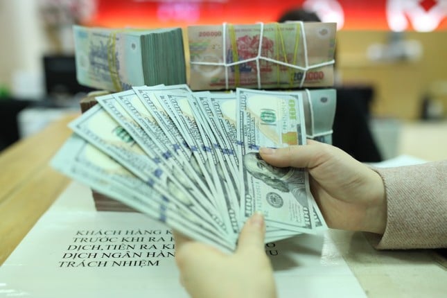 Tỷ giá USD “chợ đen” tăng vọt hơn 25.000 đồng.