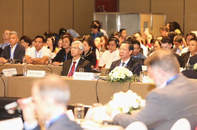 Hội nghị có sự tham gia trao đổi của lãnh đạo TPHCM và đại diện các tổ chức, doanh nghiệp trong nước và quốc tế. Ảnh: Ngô Tùng.
