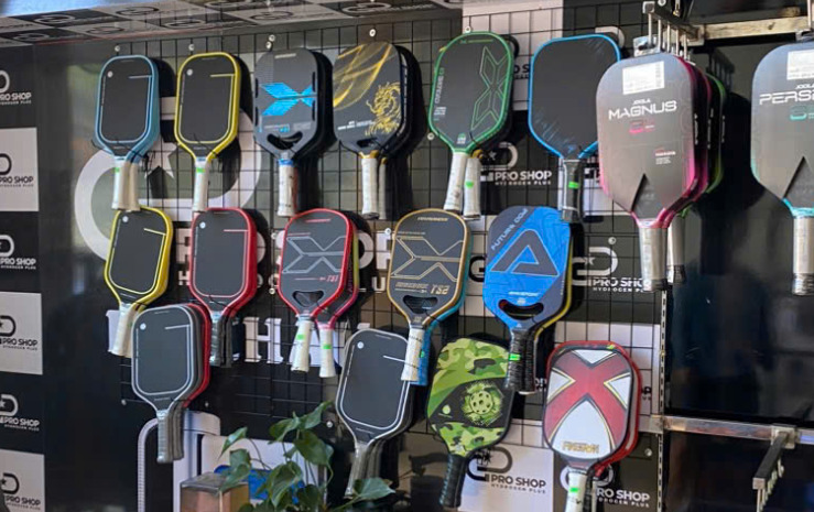 Cửa hàng thể thao C&C Sport và số vợt pickleball bày bán không rõ nguồn gốc, xuất xứ    