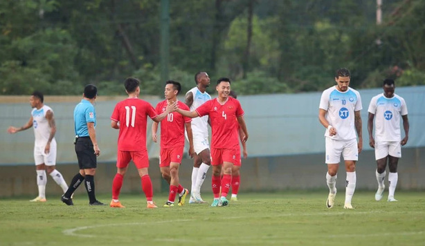 Thái Sơn và Vĩ Hào giúp tuyển Việt Nam thắng nhà ĐKVĐ V-League    