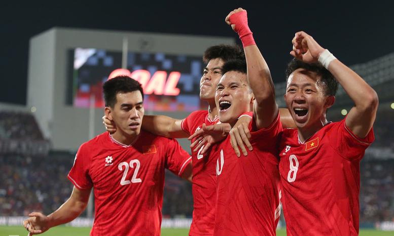 AFF Cup 2024: VIỆT NAM ĐỨNGTRÊN ĐỈNH CAO ĐÔNG NAM Á!!!- Ảnh 1.