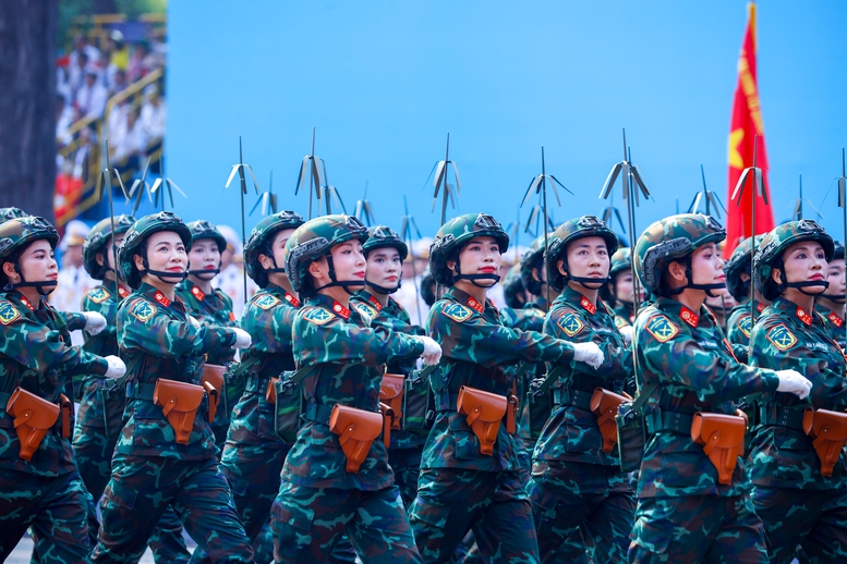 Chùm ảnh: Lực lượng Quân đội tham gia diễu binh, diễu hành kỷ niệm 50 năm thống nhất đất nước- Ảnh 11.