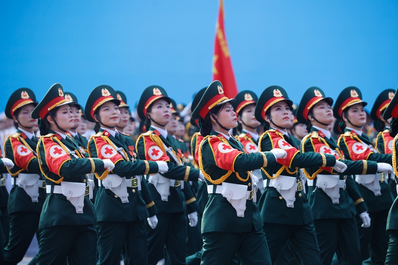 Chùm ảnh: Lực lượng Quân đội tham gia diễu binh, diễu hành kỷ niệm 50 năm thống nhất đất nước- Ảnh 12.