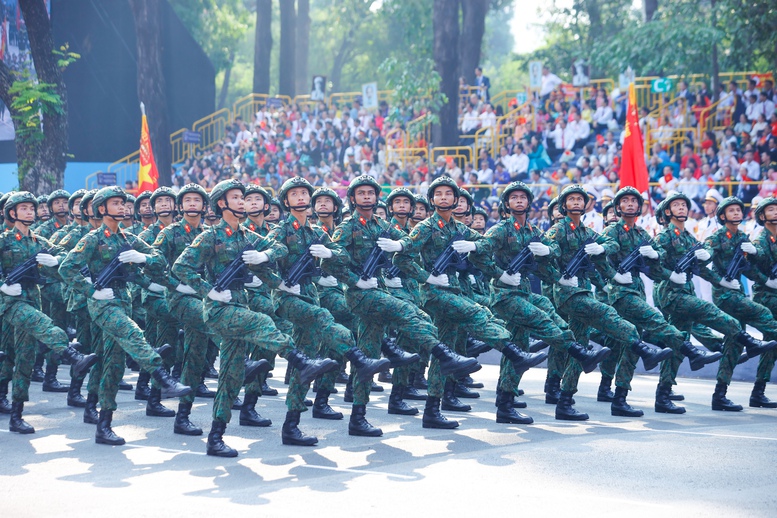 Chùm ảnh: Lực lượng Quân đội tham gia diễu binh, diễu hành kỷ niệm 50 năm thống nhất đất nước- Ảnh 13.