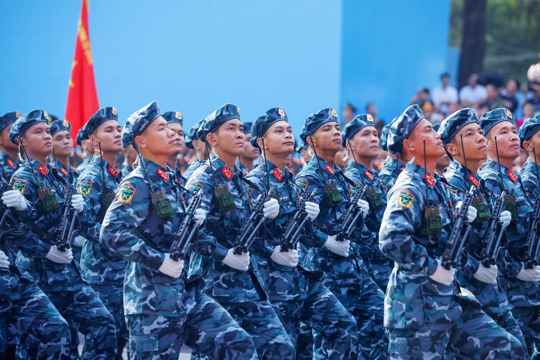 Chùm ảnh: Lực lượng Quân đội tham gia diễu binh, diễu hành kỷ niệm 50 năm thống nhất đất nước- Ảnh 14.