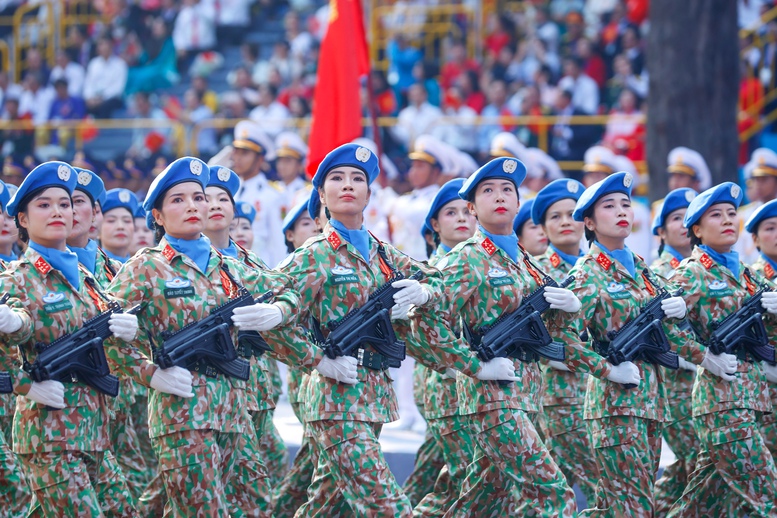 Chùm ảnh: Lực lượng Quân đội tham gia diễu binh, diễu hành kỷ niệm 50 năm thống nhất đất nước- Ảnh 15.